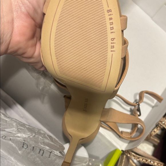 Giani Bernini Beige Strappy Heels - Picture 4 of 9